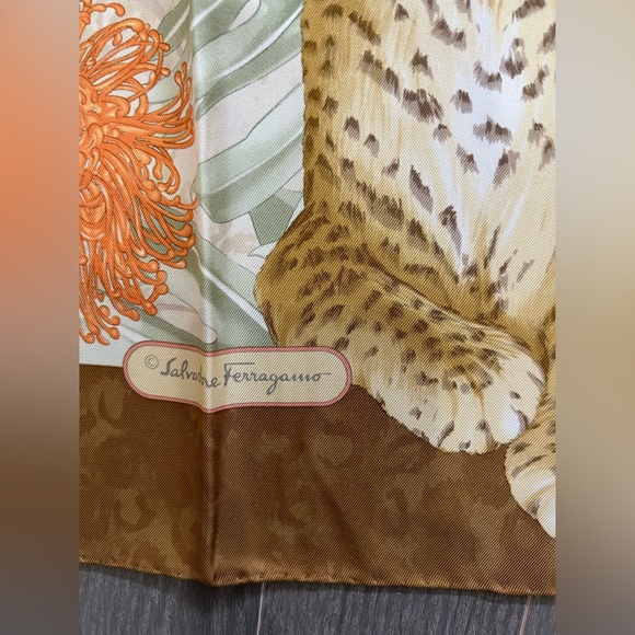 Ferragamo silk scarf - Picture 5 of 6